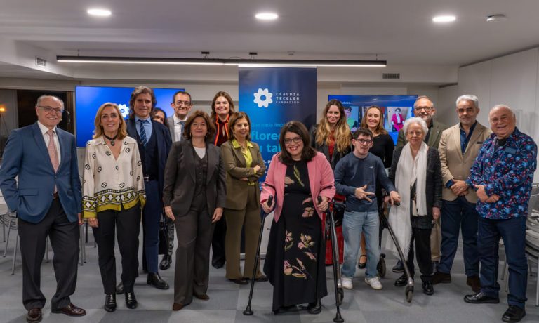 Foto Familia Presentación Fundación Claudia TEcglen