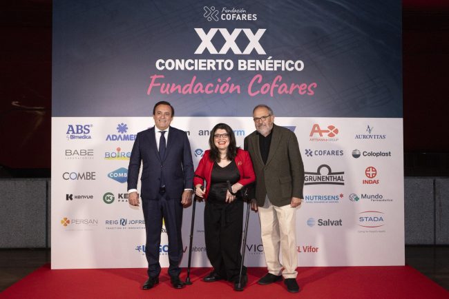 Fundación Claudia Tecglen recibe el XXV Premio Fundación Cofares en el XXX Concierto Benéfico de Navidad