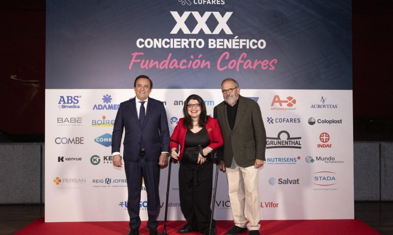 Fundación Claudia Tecglen recibe el XXV Premio Fundación Cofares en el XXX Concierto Benéfico de Navidad